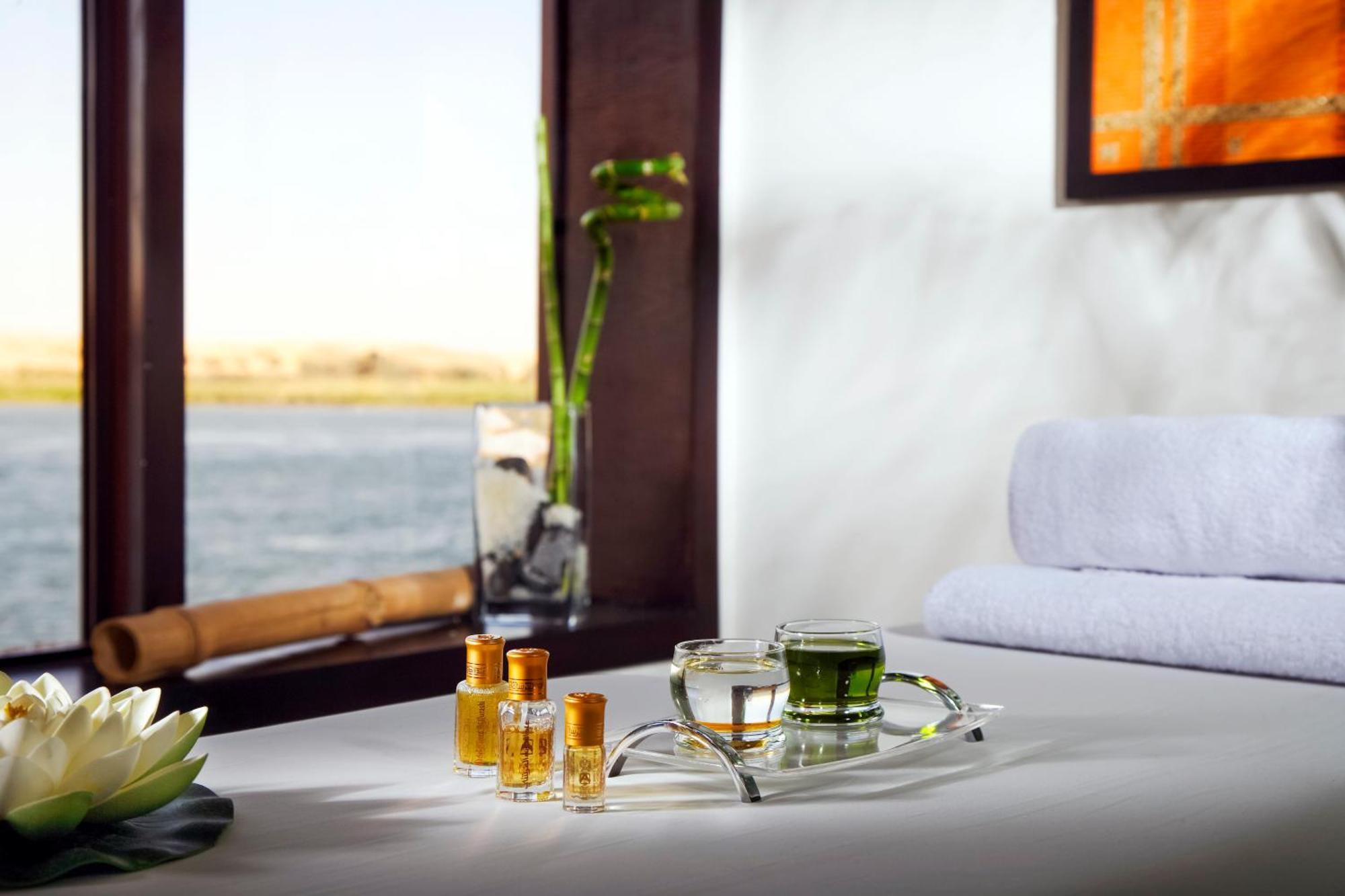 Moevenpick Royal Lily Nile Cruise, Every Monday Four Nights From Luxor, Every Friday Three Nights From Aswan - Including Excursions & Sightseeing エクステリア 写真