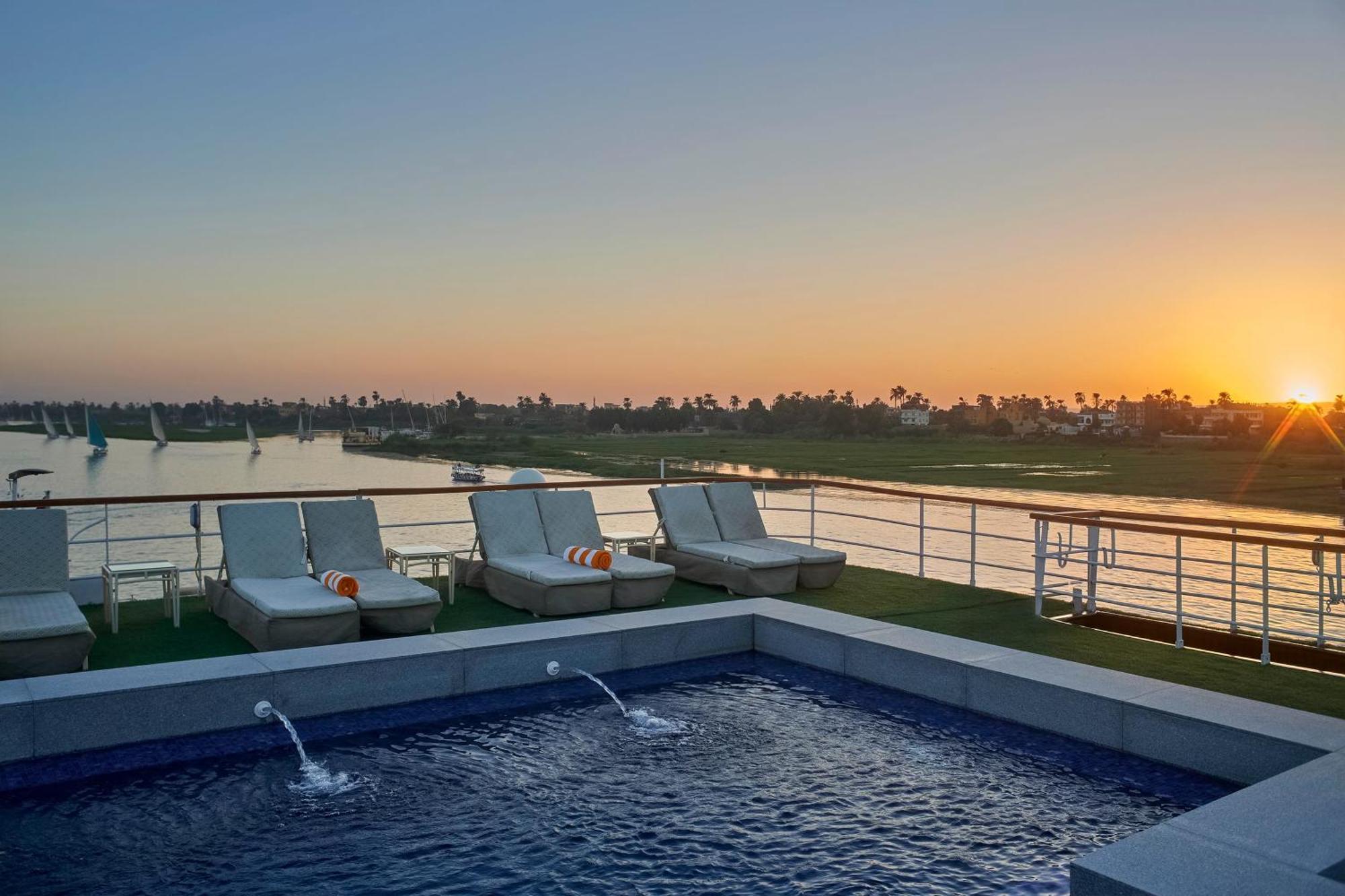 Moevenpick Royal Lily Nile Cruise, Every Monday Four Nights From Luxor, Every Friday Three Nights From Aswan - Including Excursions & Sightseeing エクステリア 写真